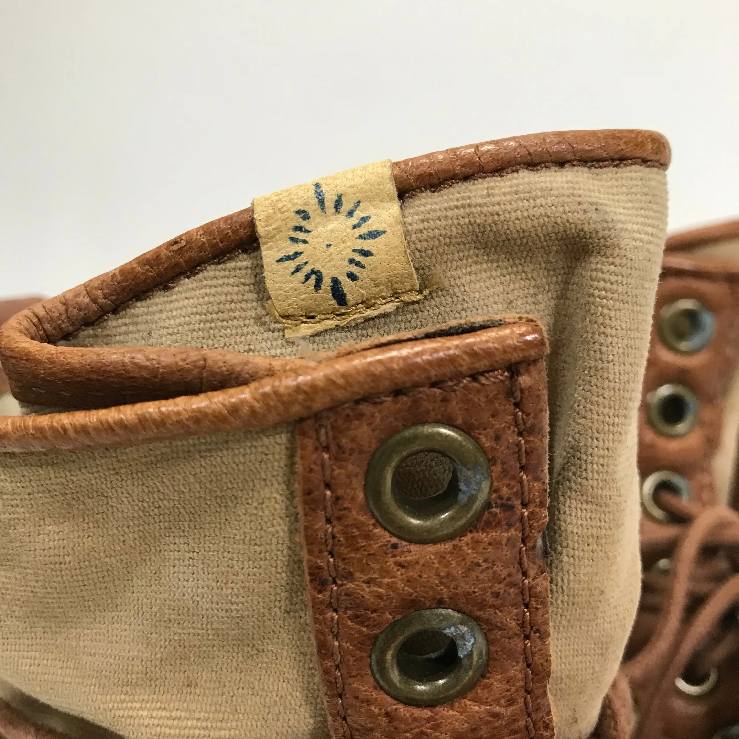 [9.5] Visvim Grizzly Boots Mid Folk Brown