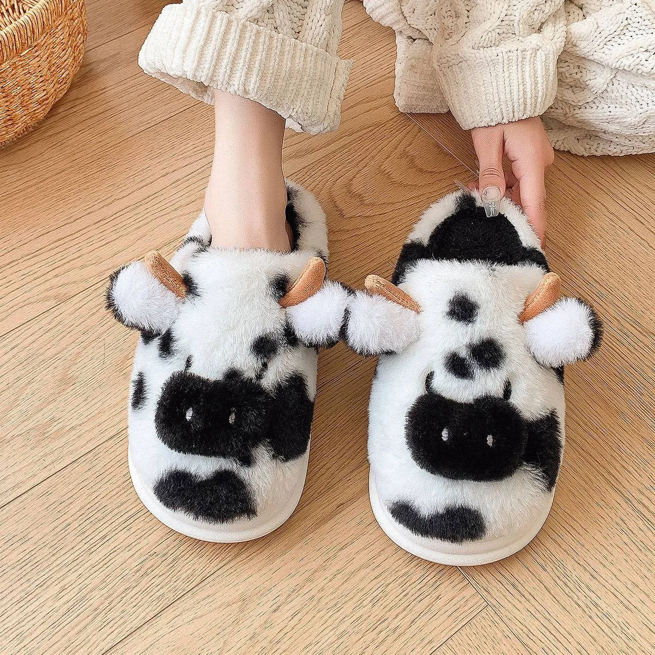 Adorable Comfort: Cute Cartoon Cow Plush Slippers