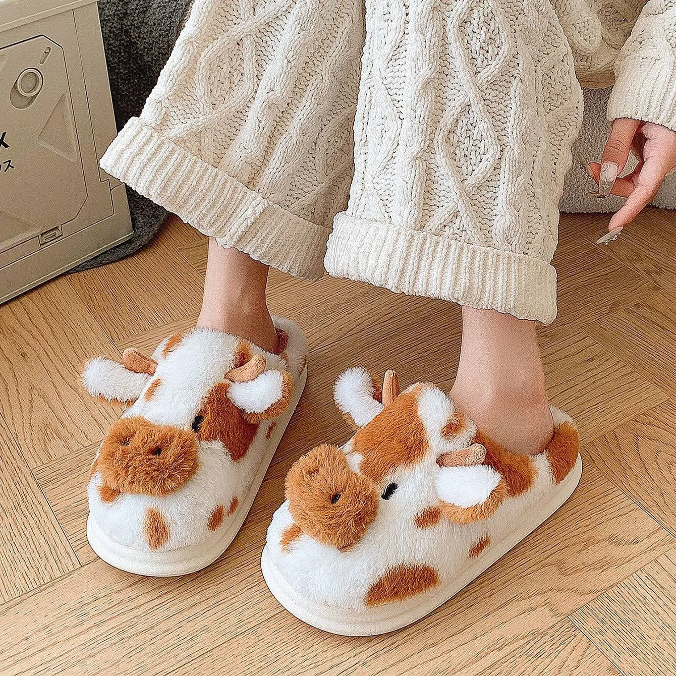 Adorable Comfort: Cute Cartoon Cow Plush Slippers