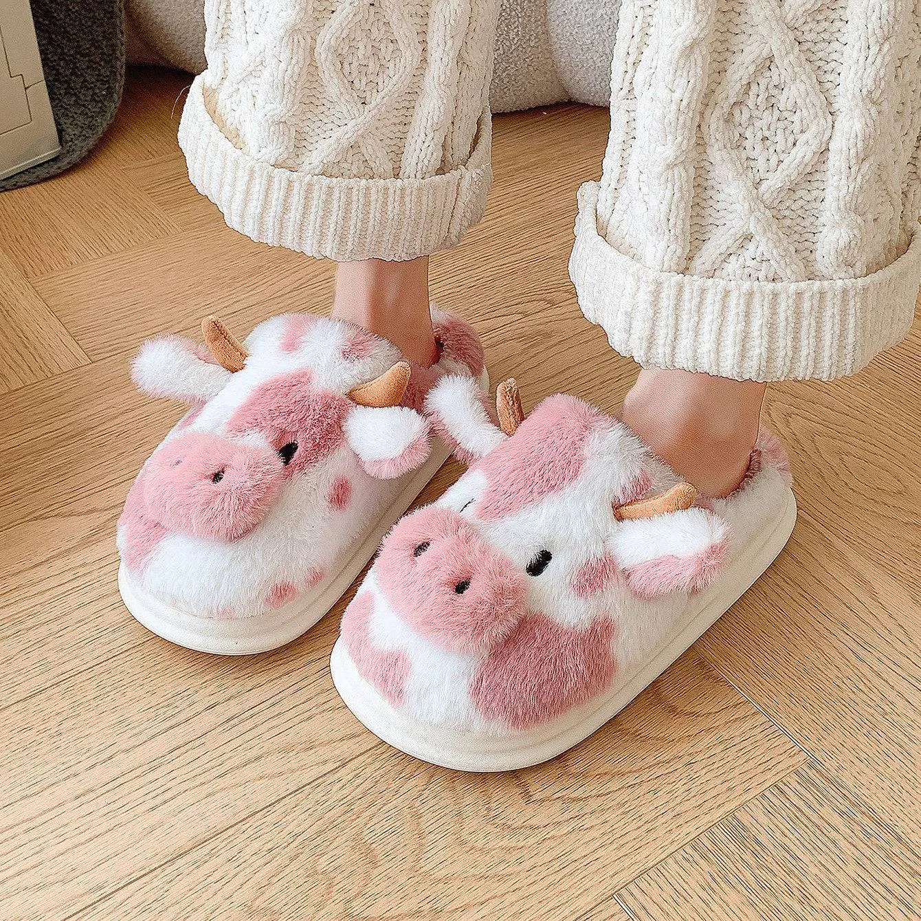 Adorable Comfort: Cute Cartoon Cow Plush Slippers