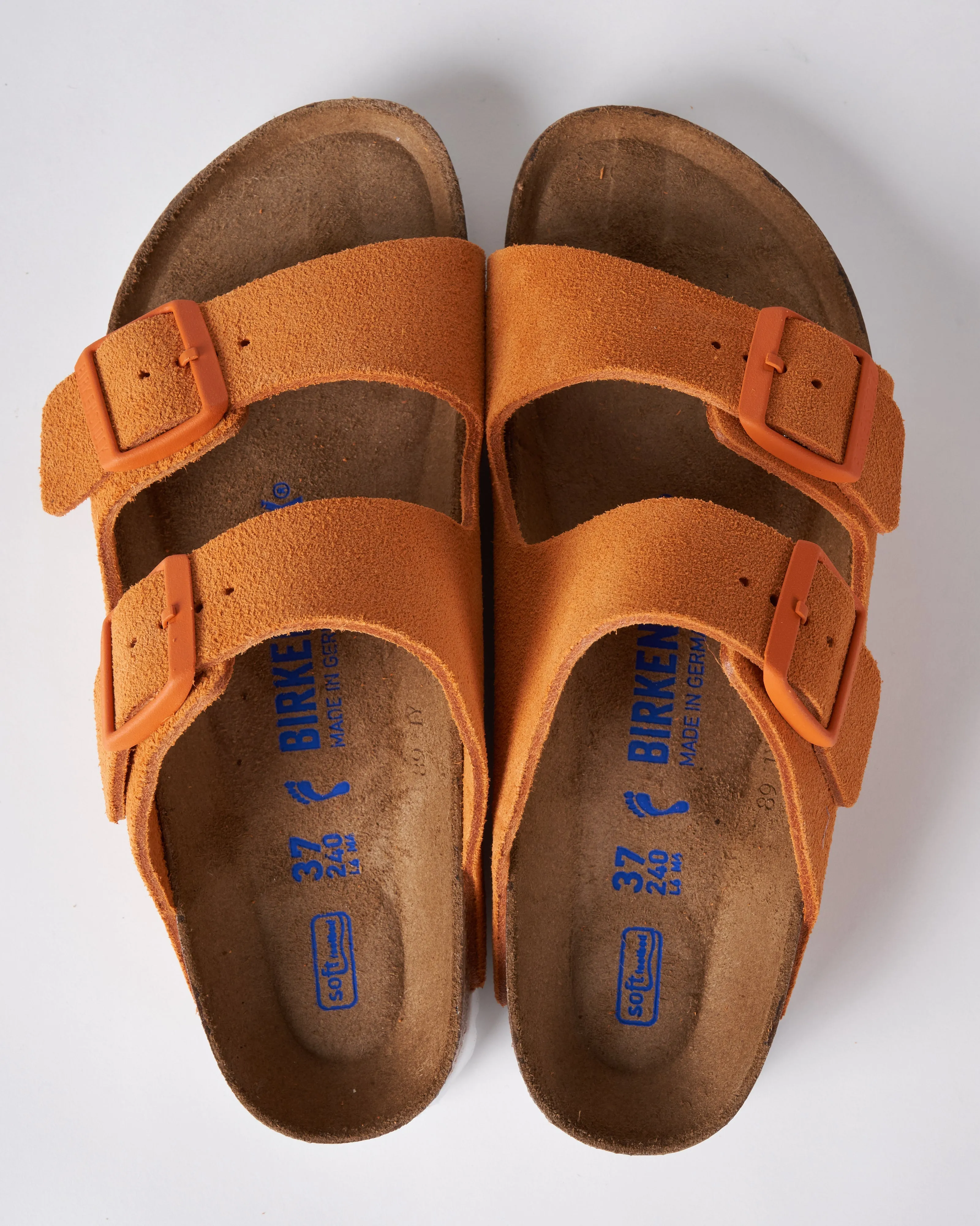 arizona soft footbed - russet orange suede