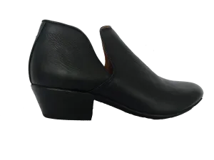 Black Leather Vaquera