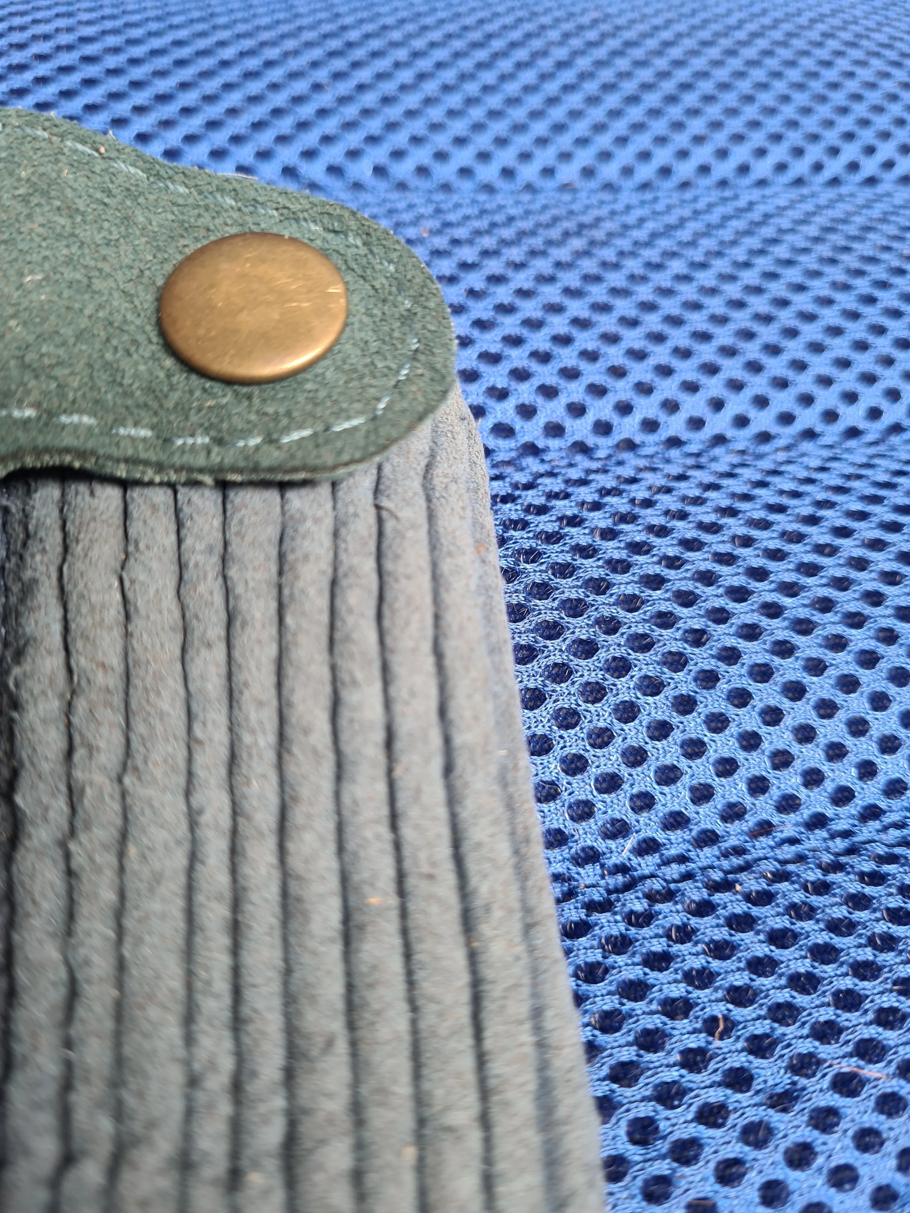 EQ VVS children’s chaps age 8 navy and green ✅️