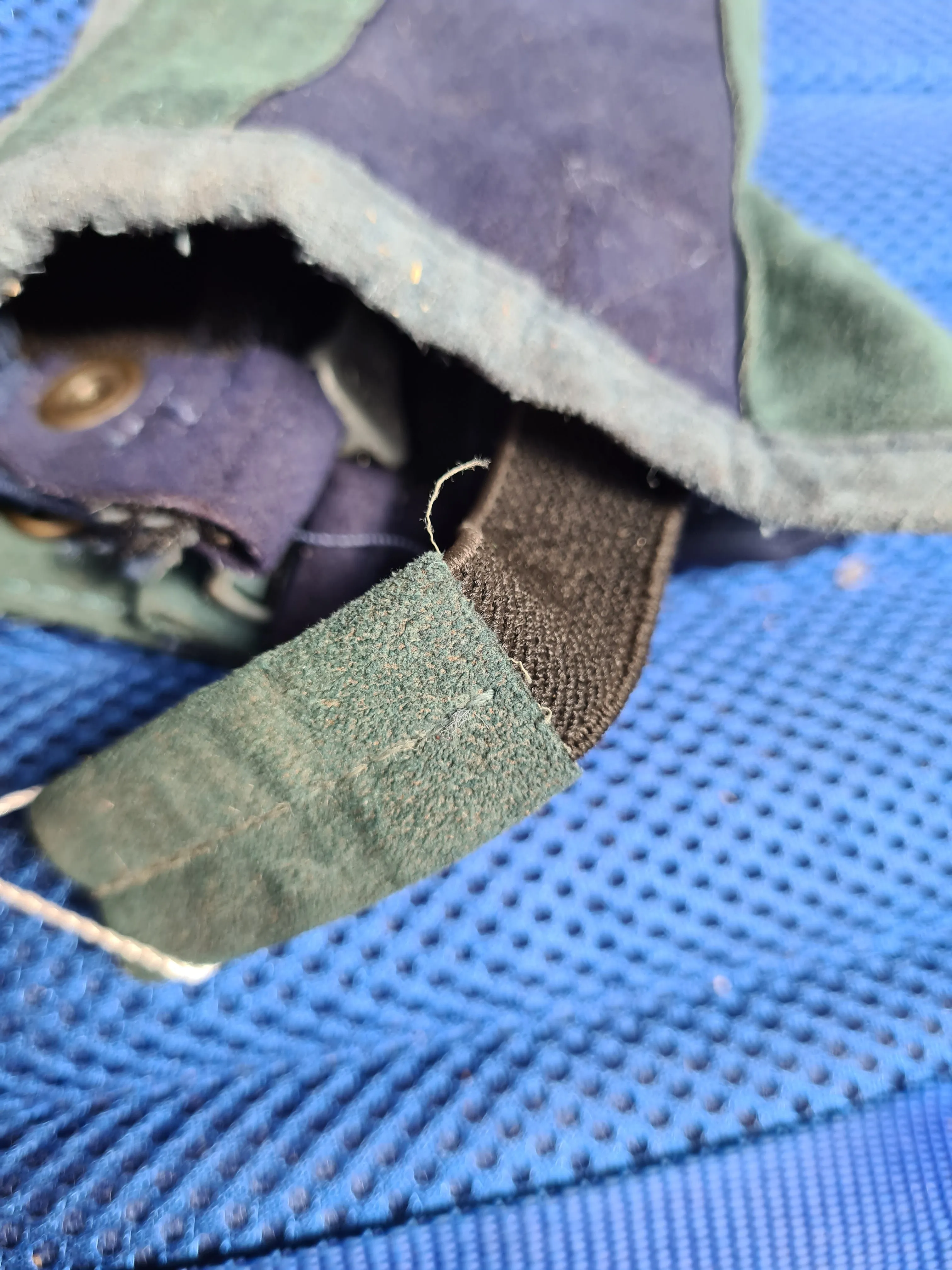 EQ VVS children’s chaps age 8 navy and green ✅️