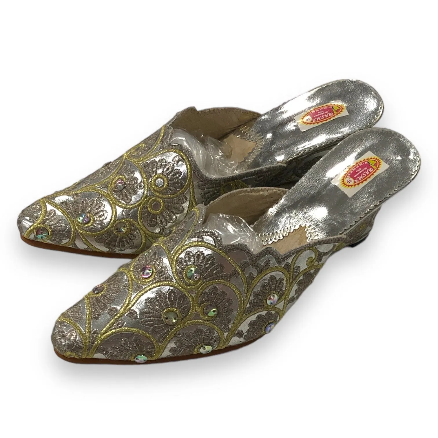 Moroccan Belts, Scarves and Babouche's (Soft Leather Slippers)