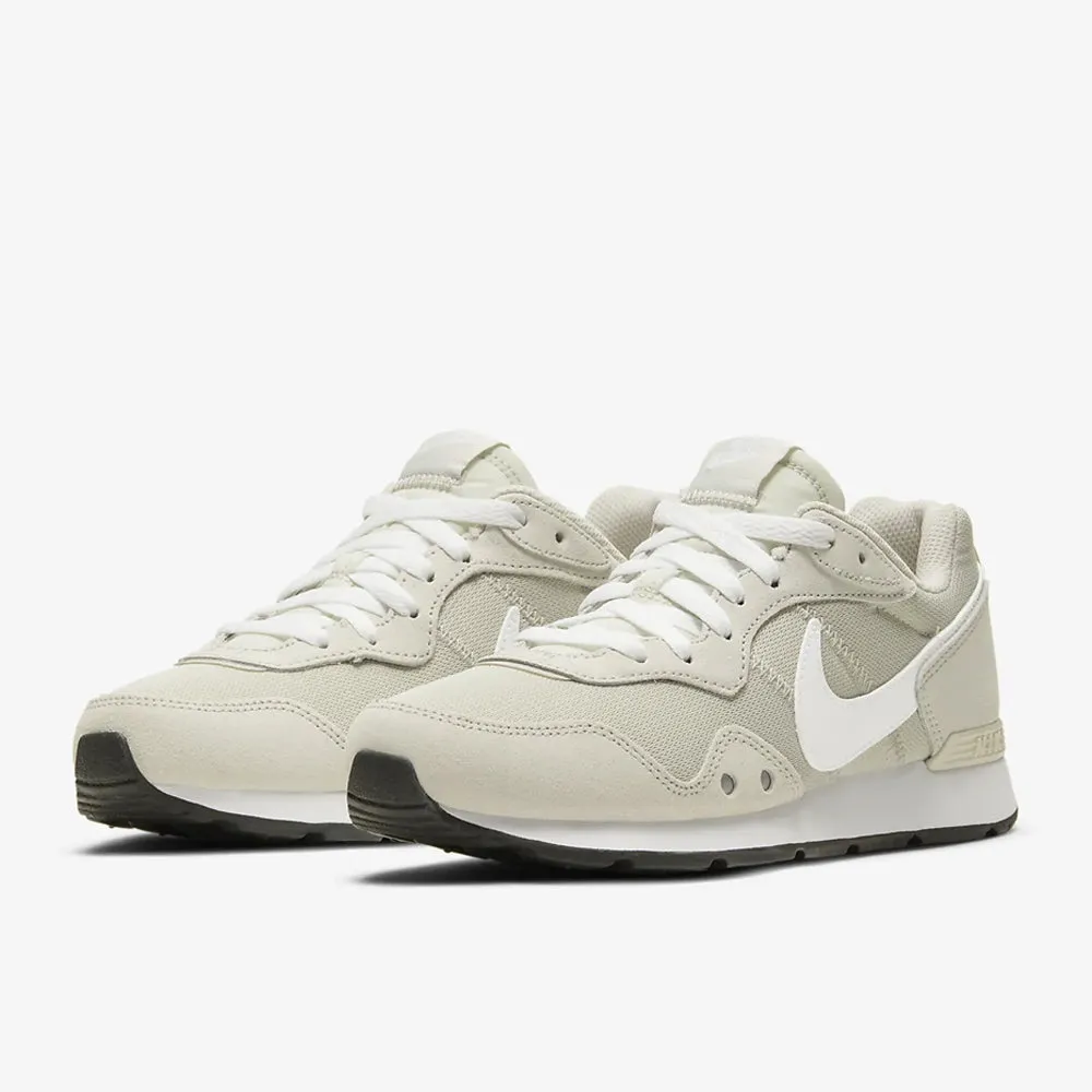 Nike Venture Runner Trainers