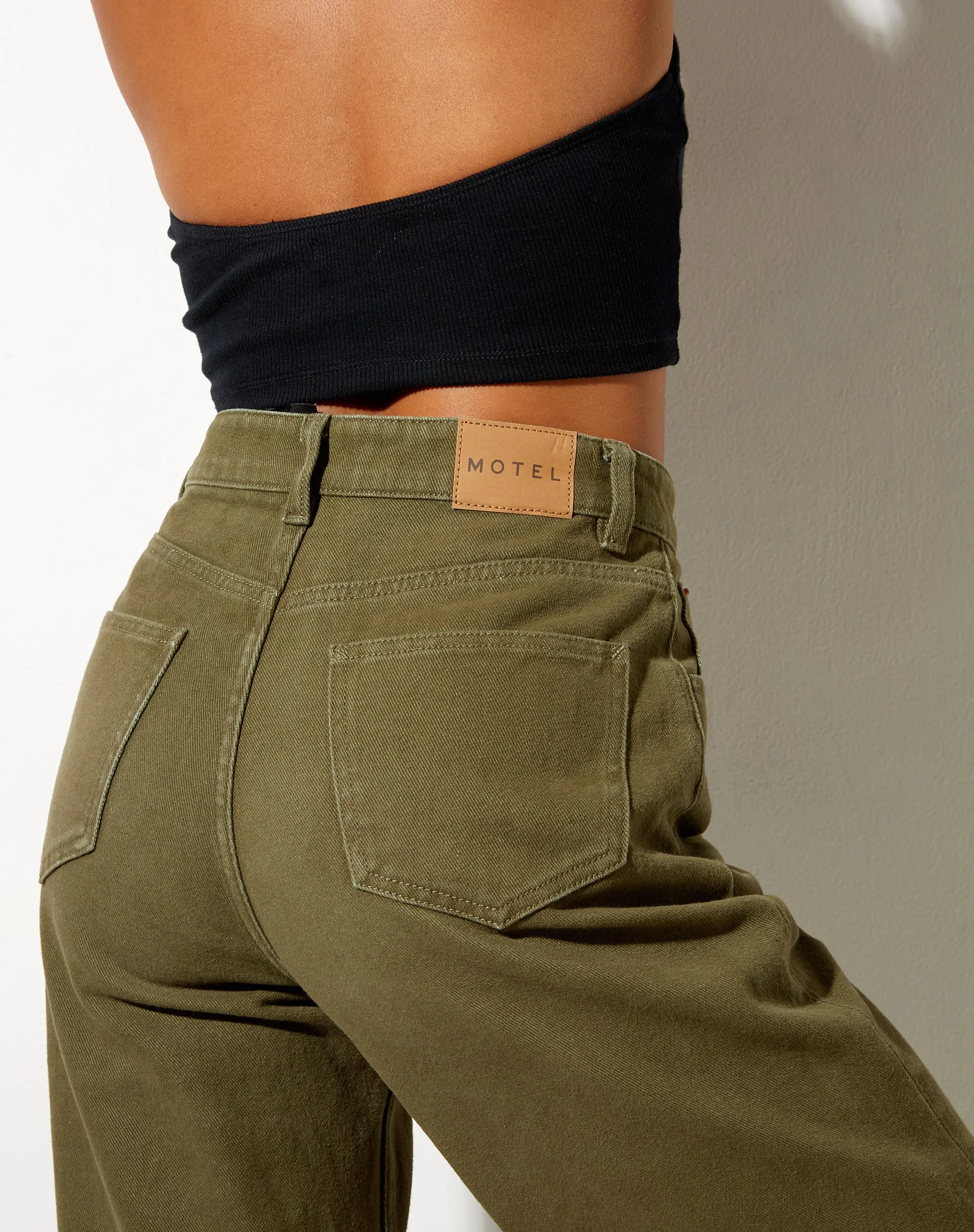 Parallel Jeans in Khaki Green